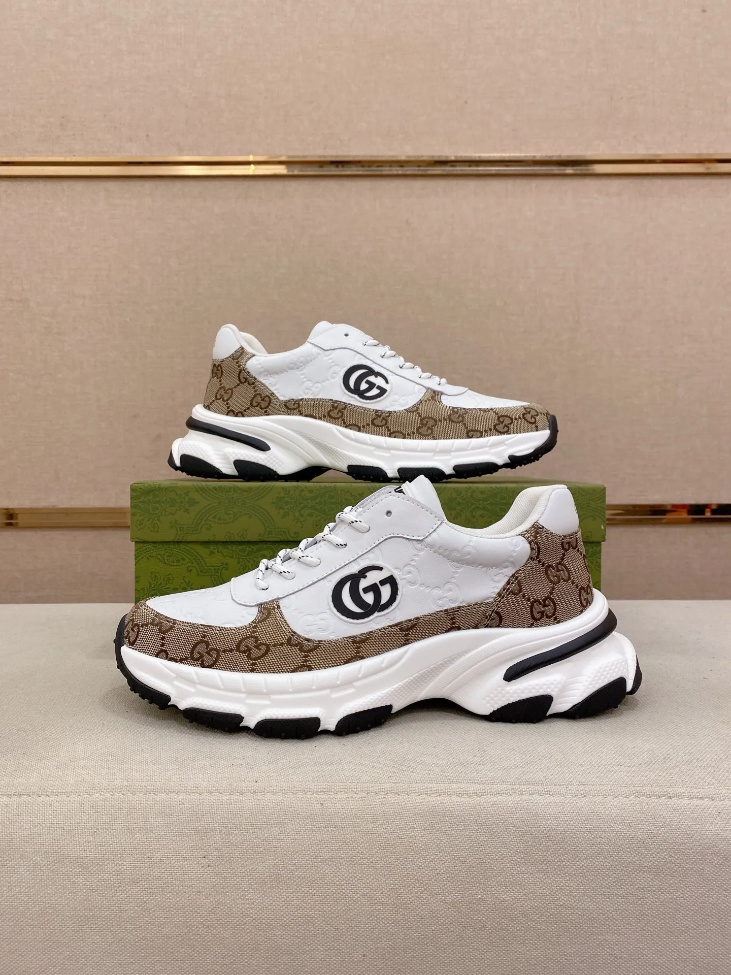 Men's men's shoes 442💰🇮🇹🇮🇹GUCCI🔍🔍new models are on sale at the same time at the counter. The uppers are made of top-grain cowhide imported from Italy. Fully imported genuine leather lining 💪💪, completely 1⃣️ to 1⃣️ replica 🇮🇹💪💪, ⚠ sole: original sole provided by the original factory, exclusive movable molded sole super comfortable, ⚠ original factory follow-up, 🔍🔍 high quality, you can go in and out of the counter at will, welcome to compare⚠. Code number: 38-44. Can be customized 45-46